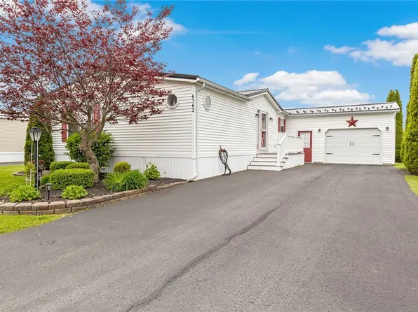6362 Kims Dr, Victor, NY 14564
