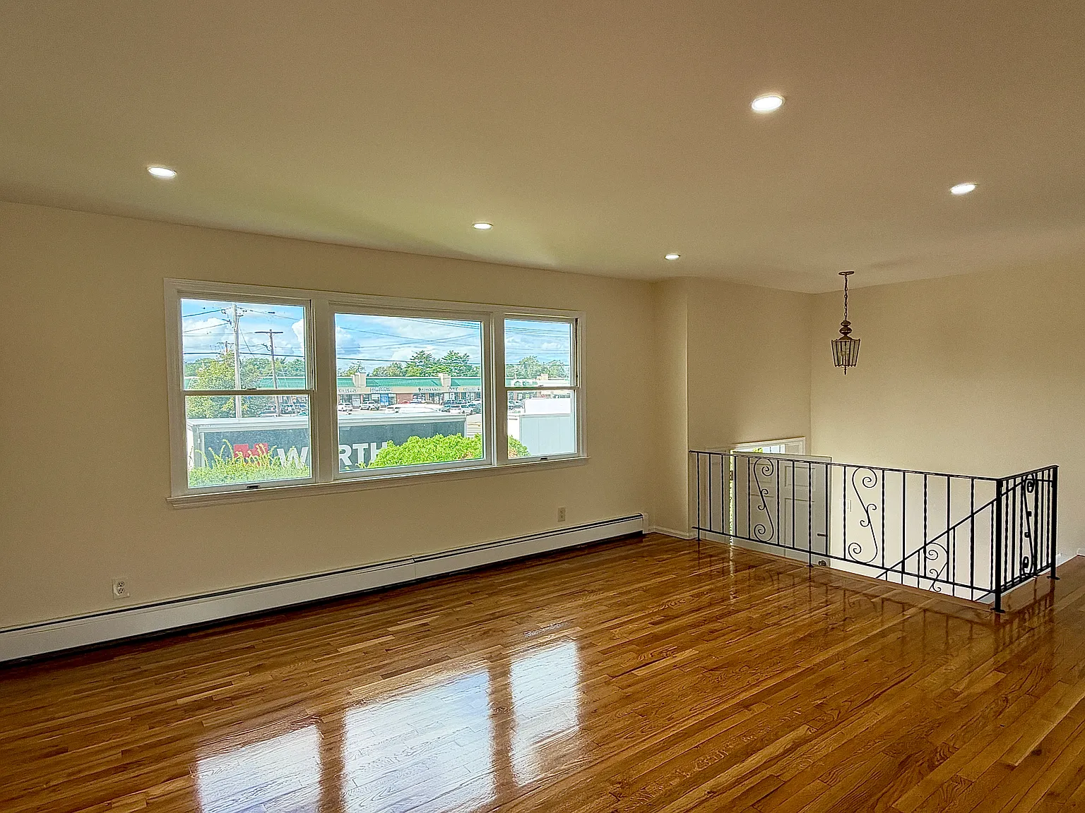 3 bed, 1200 sqft, $3,600 — Photo 3