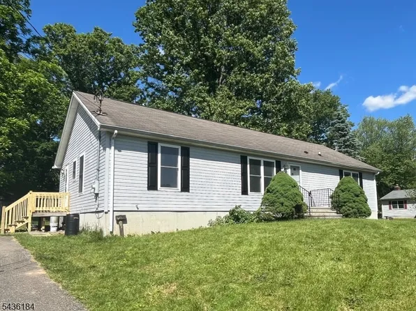 23 Elm St, Oxford Twp., NJ 07863