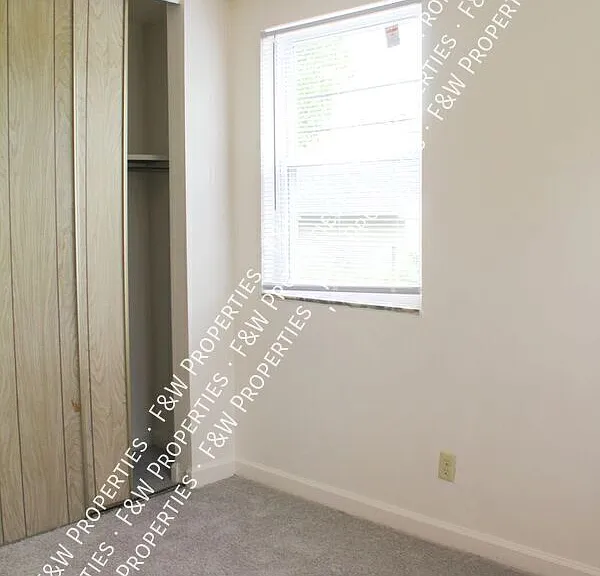1728G E Long St — Photo 23