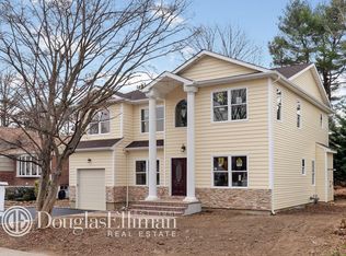 35 Roberta Ln, Syosset, NY 11791