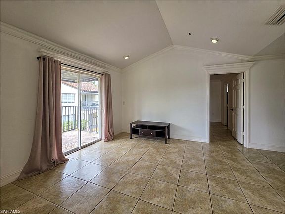 4th image of 3407 Winkler AVE #304