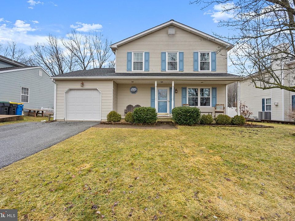 1st image of 335 Nicholas Ct