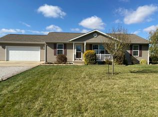 115 Willow Dr, Farina, IL 62838