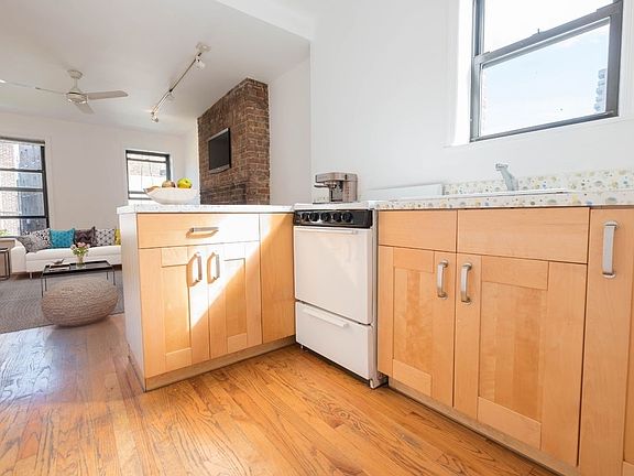 3rd image of 717 Washington St #8