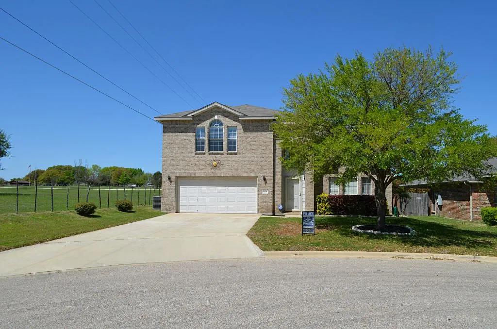 4 bed, 2742 sqft, $1,995 — Photo 1