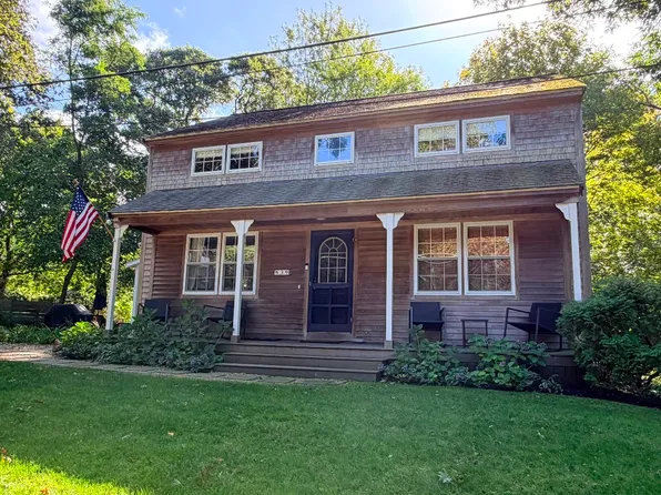 39 Chickawaukee St, Oak Bluffs, MA 02557