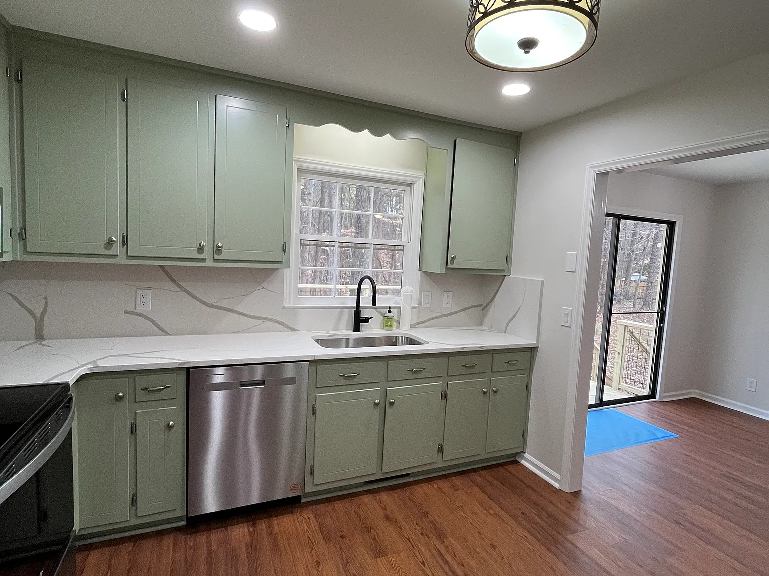 3 bed, 1231 sqft, $1,945 — Photo 3