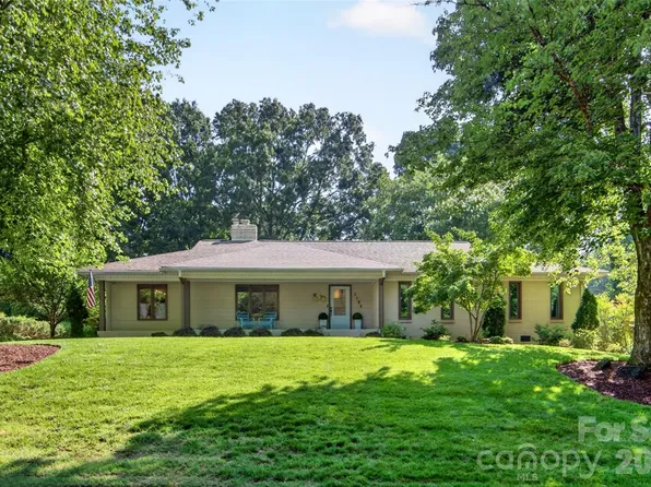 1128 Court Dr, Charlotte, NC 28211