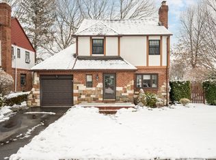 300 Kilburn Rd S, Garden City, NY 11530