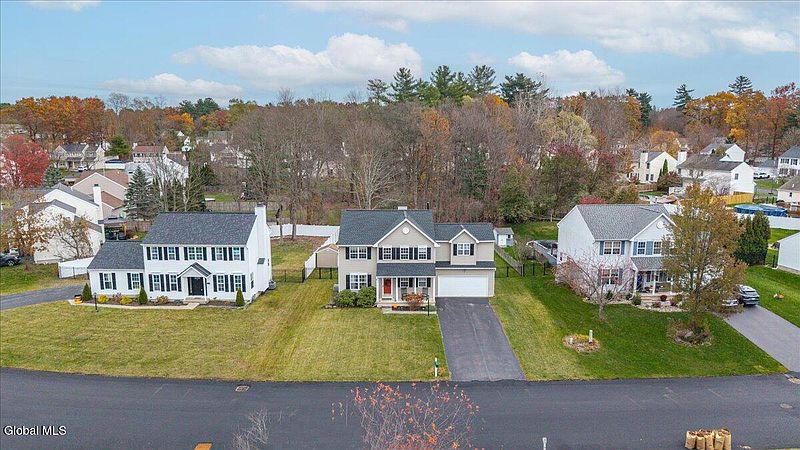 5th image of 712 Adams Circle