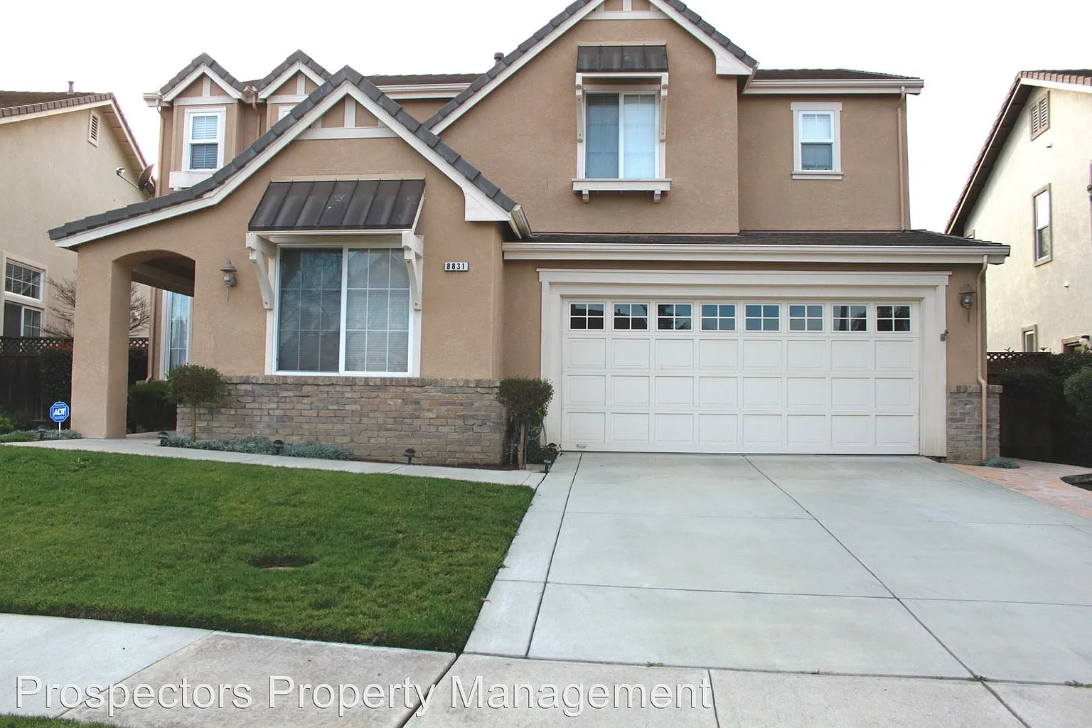 8831 Zinnia St photo 1