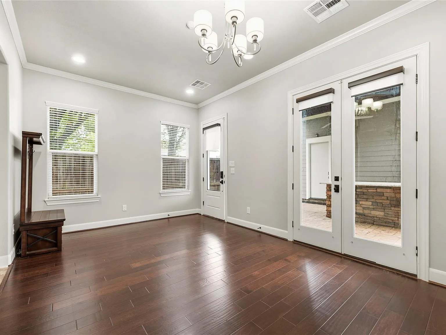 3 bed, 3.5 bath, 2512 sqft, $4,000 — Photo 3