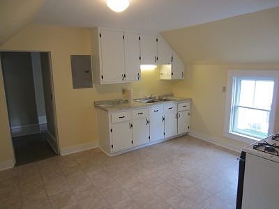 5th image of 171 N Willard St