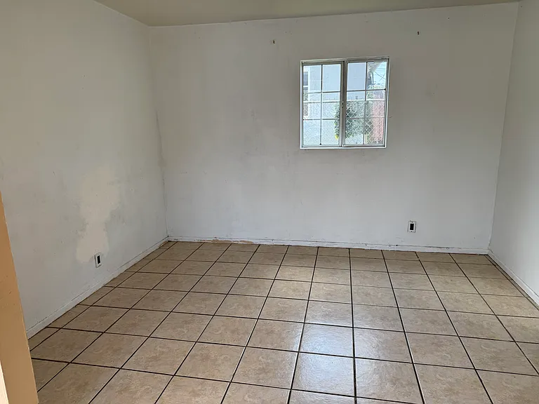 10929 Inez St — Photo 6