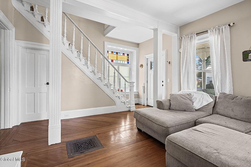 4th image of 218 Center Street