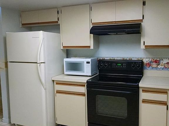 2nd image of 7402 N Packwood Ave