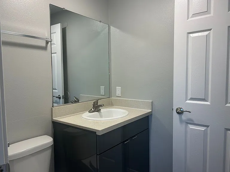 Villa Del Sol Apartments — Photo 79