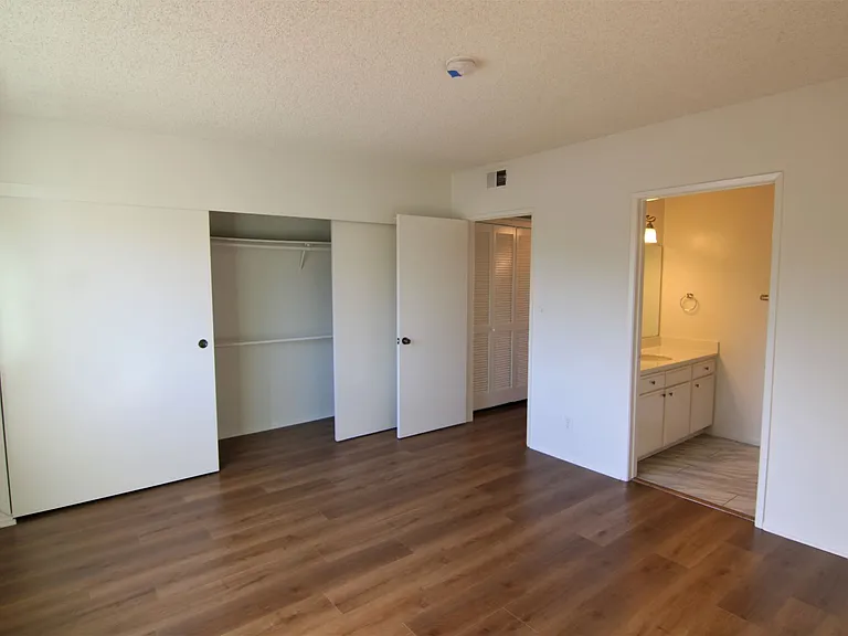 13552 Burbank Blvd #3 — Photo 23
