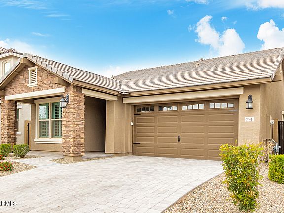 3rd image of 774 E Betsy Ln