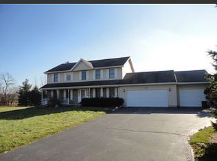 2317 Fox Bluff Ln, Spring Grove, IL 60081