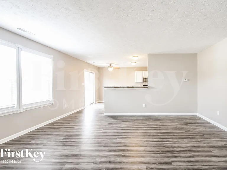 1621 Orchestra Way — Photo 3