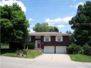 1917 S 5th St, Leavenworth, KS 66048