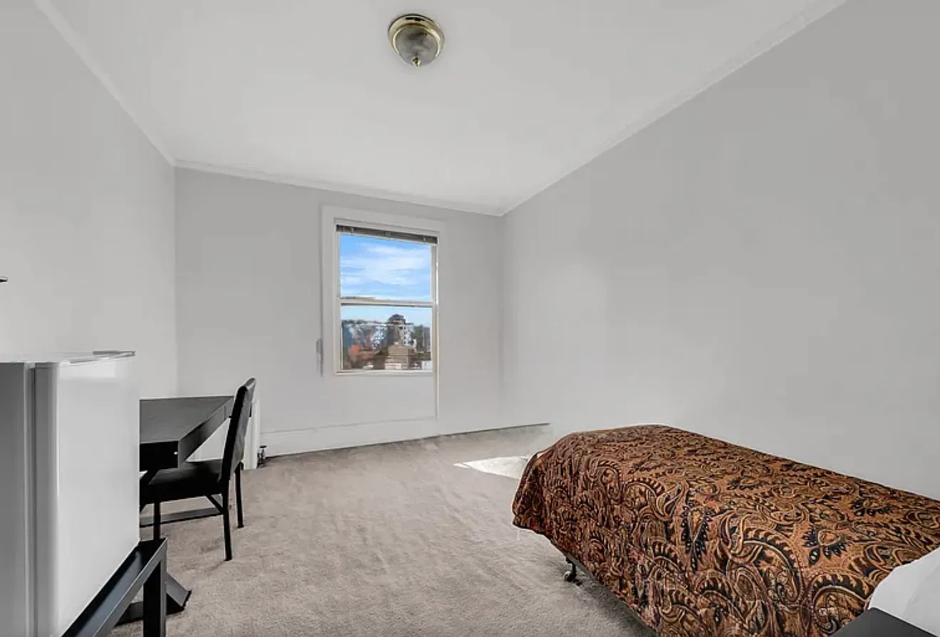 Studio, 250 sqft, $1,400 — Photo 1