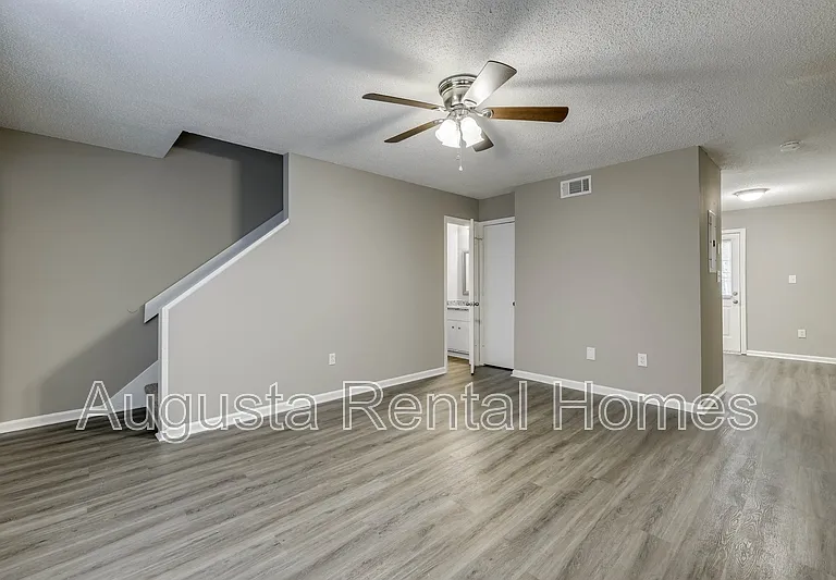146 Chalet North Ct #146 — Photo 9