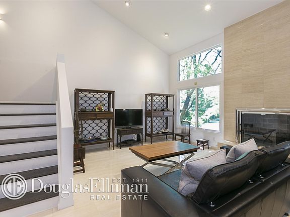 2nd image of 248 Oriole Ct