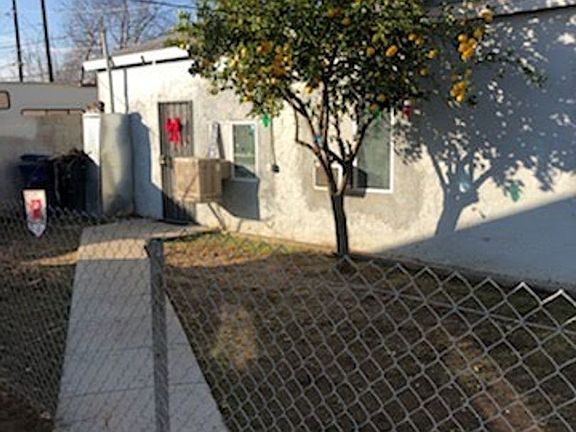 4th image of 1401 Yosemite Dr APT B