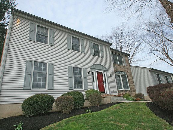 3rd image of 24 Hidden Valley Dr