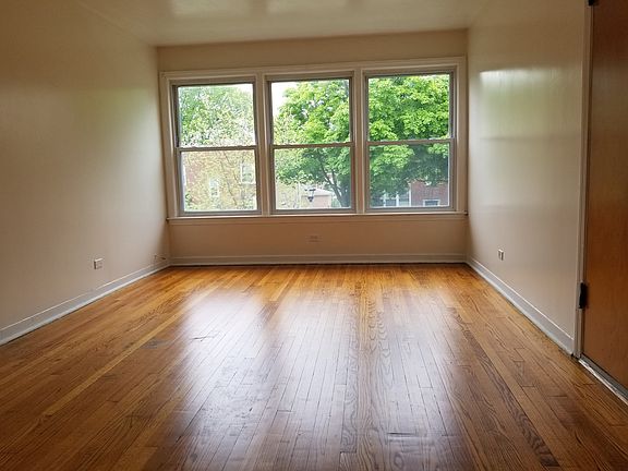 3rd image of 9009 Lamon Ave #2S