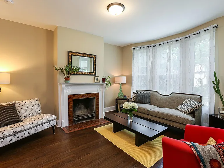 890 Goodrich Ave — Photo 4