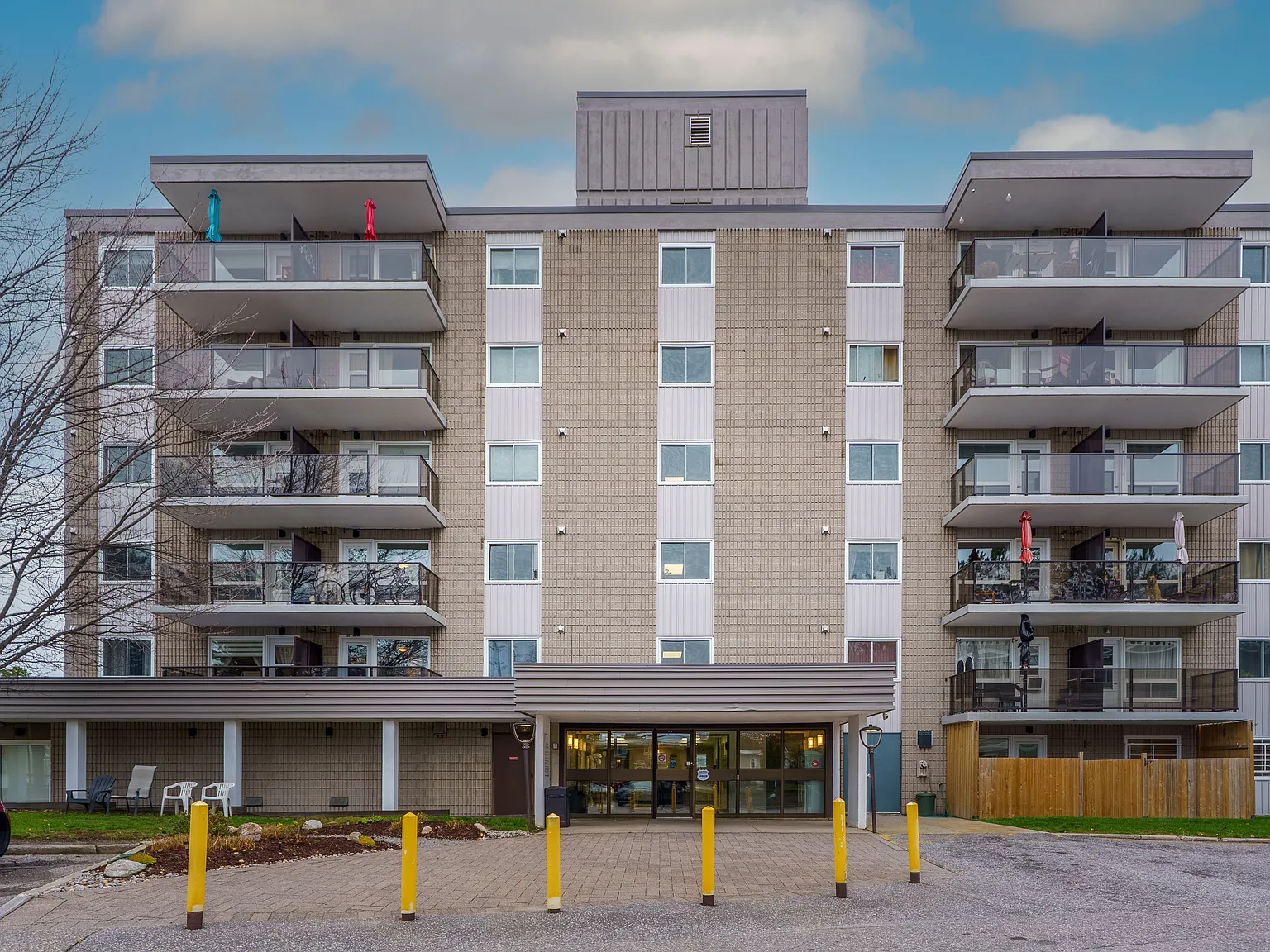 Gloria Gardens Apartments — Photo 4