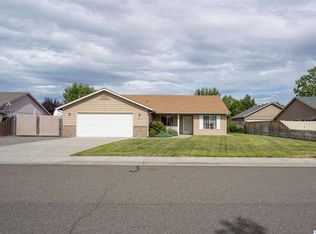 2616 Crane Dr, West Richland, WA