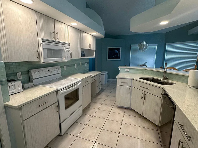603 Rotonda Cir — Photo 14