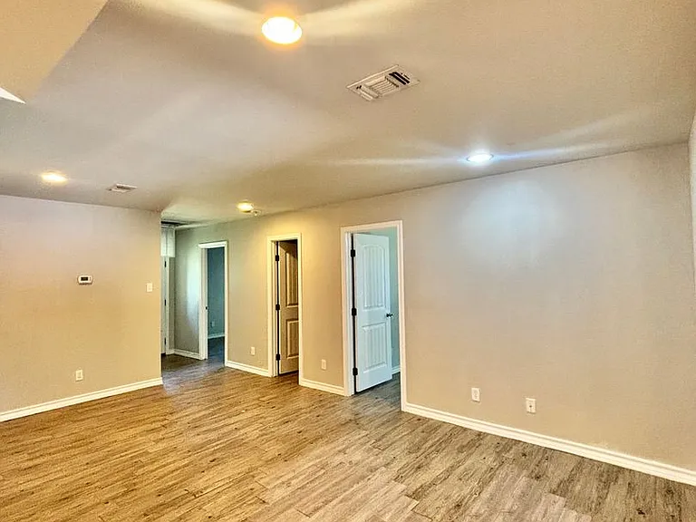 2213 S Johnson St — Photo 5