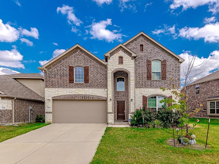 4713 Lake Cove Way — Photo 1