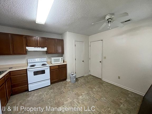 4th image of 1411 E 21st Ter