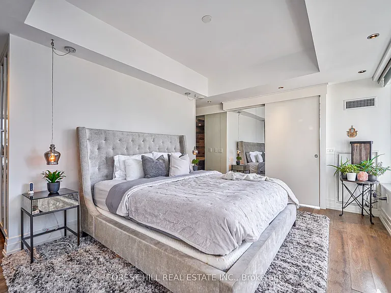 8 Colborne St #Penthouse 2701 — Photo 17