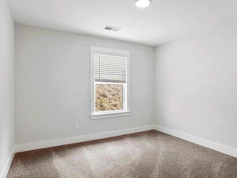 6008 Peregrine Ln — Photo 4