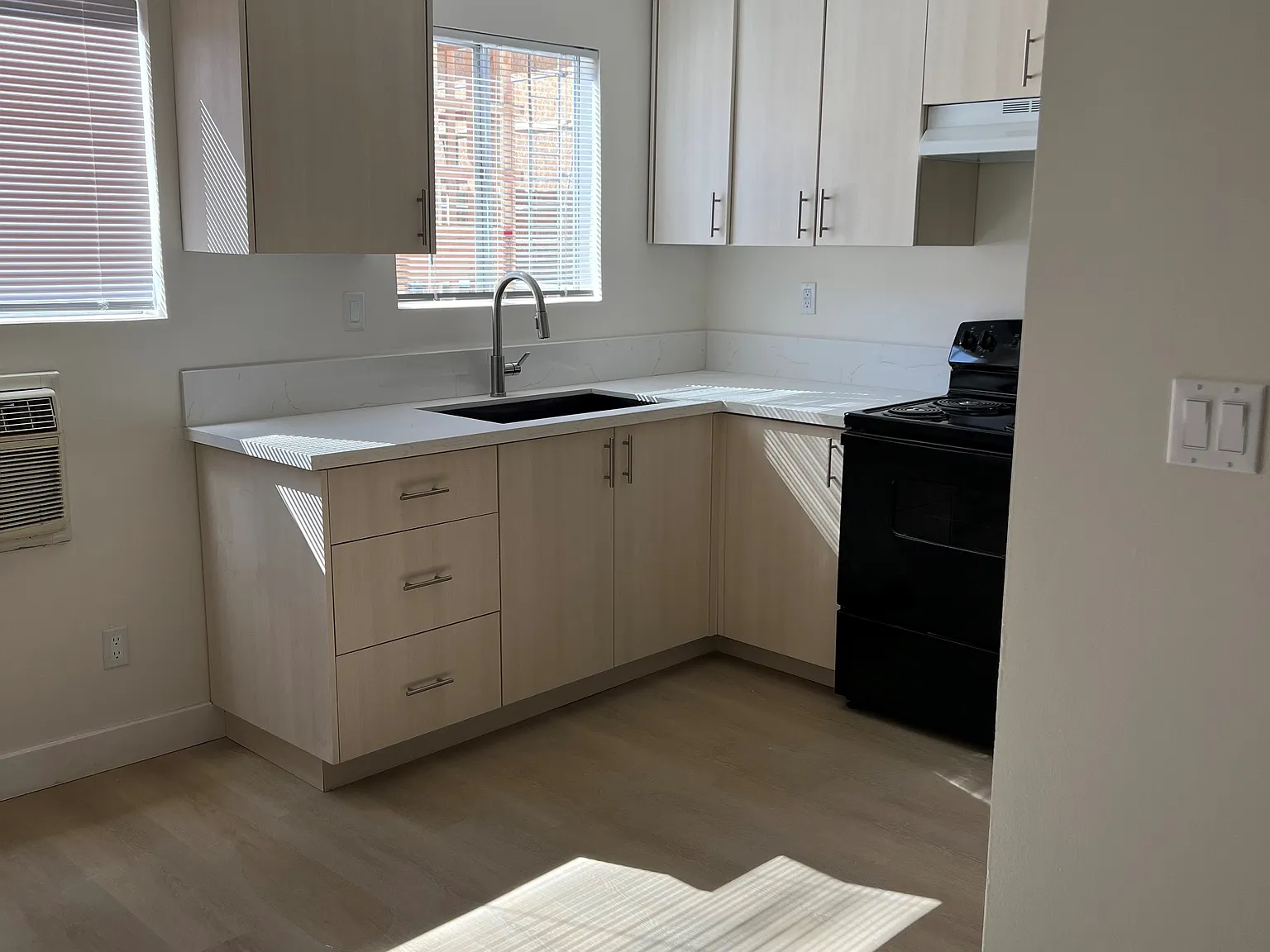 2 bed, 900 sqft, $2,500 — Photo 2