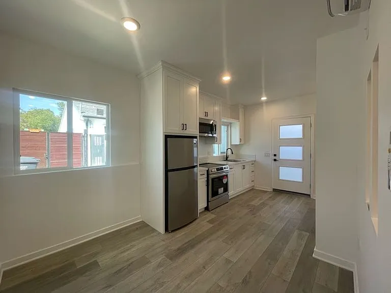 2718 Bomberry St — Photo 2