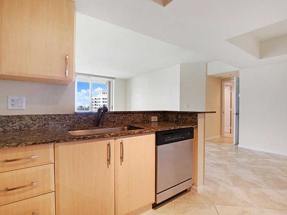 4th image of 403 S Sapodilla Ave APT 401