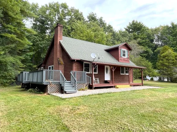 198 Whispering Pines Ln, Hillsville, VA 24343