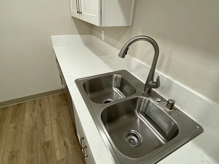 Los Olivos Apartments — Photo 20