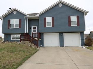 21913 Murphy Ln, Peculiar, MO 64078
