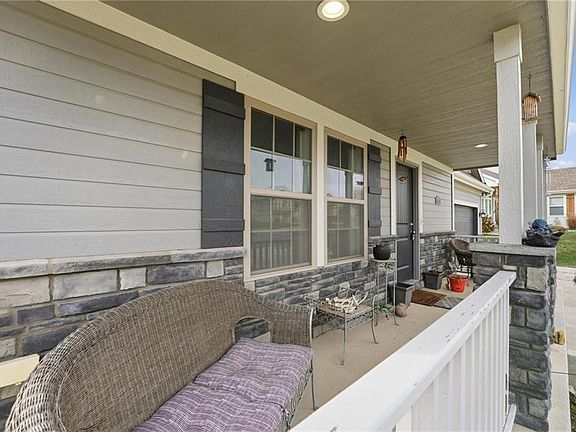 2nd image of 2207 Ashford St