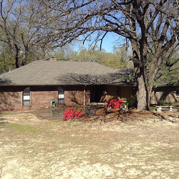 View of house from the front yard
						:
						Shown with new roof. Picture taken from the drive